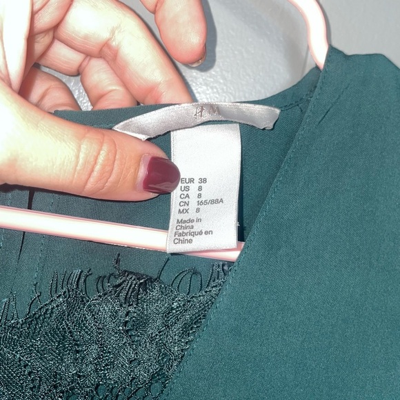 H&M Emerald Green Lace V Neck Tank Top Blouse Size 8 - Picture 3 of 6